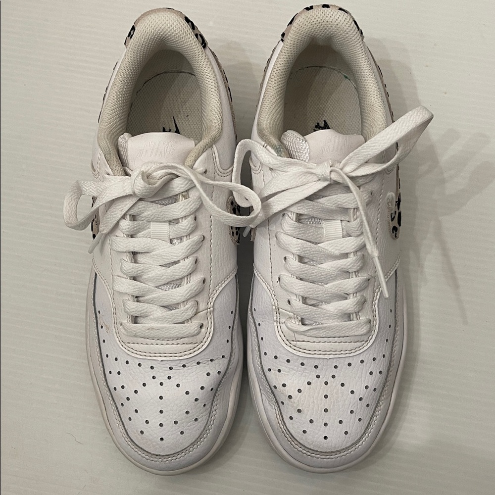 NIKE COURT VISION LOW LEOPARD SWOOSH LEATHER SNEAKERS WOMENS SIZE 8 - Picture 2 of 13